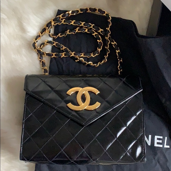 CHANEL Handbags - CHANEL flap bag w large bright gold large CC